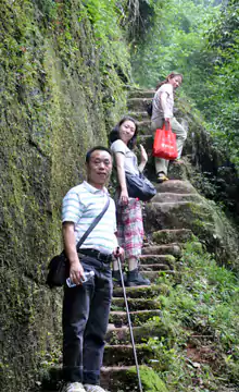 6208级爱情天梯 19岁小伙带29岁寡妇私奔 隐居深山50年