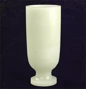 曹魏 白玉杯 洛阳涧西区曹魏墓出土 文物 此杯以名贵的纯白和田玉琢成