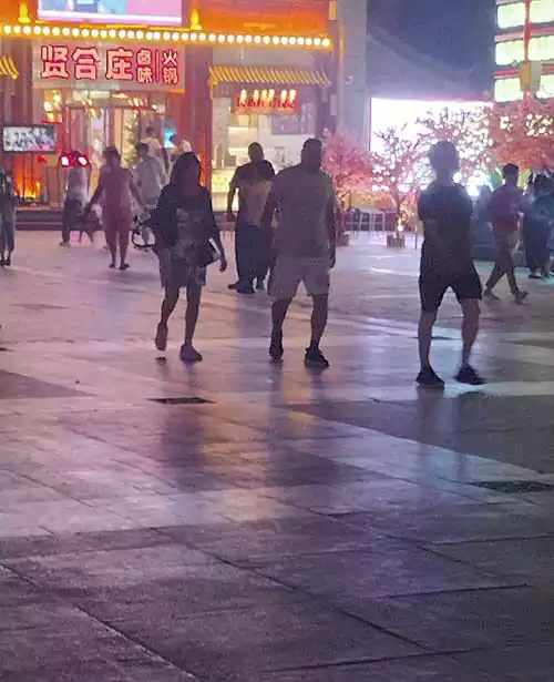 朦胧产生的幻想一下子把现实升华成了艺术 这本来是我熟悉的地方