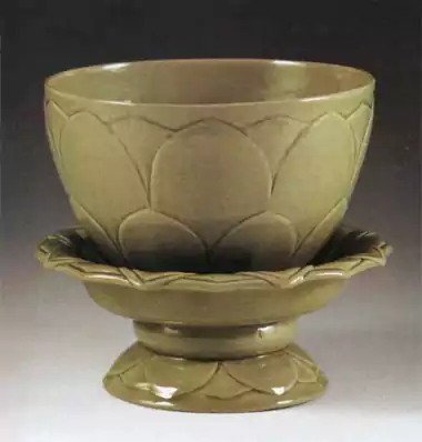名称:秘色瓷莲花碗  年代:五代十国  题材:佛教莲花供奉器皿 材料:青瓷  规格:碗高 8.9厘米