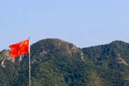 海南发现一山头长得像毛主席 孔令华跪地流泪 李讷也感叹很像
