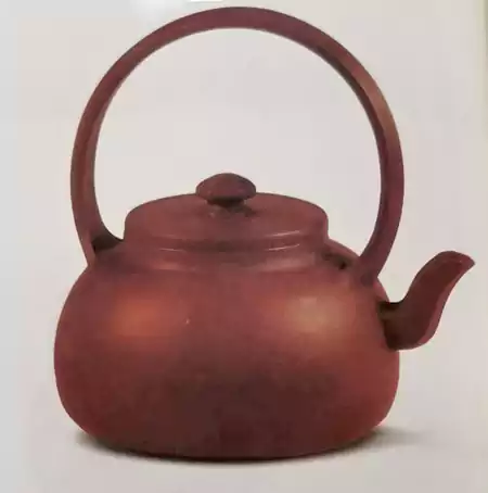 大彬提梁壶时大彬(明代)  大彬提梁壶造型有突破 壶体为圆形