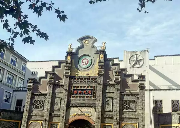 山东淄博八大局附近的古建筑 这个建筑不知道是古建筑 还是现代仿建