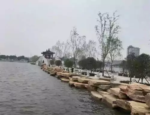 湖光盛景-在大地的怀抱中 有一方宛如仙境的所在 那是一个美丽的湖