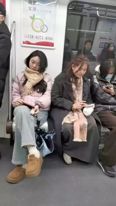 地铁看美女有心得 浅谈女子化妆 化妆的高境界为看着悦目但不知道是化的