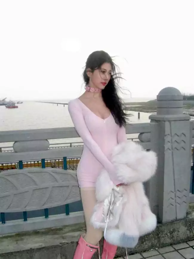 风情美女艺术照一组 展现出女性多样的风情 或妩媚 或优雅