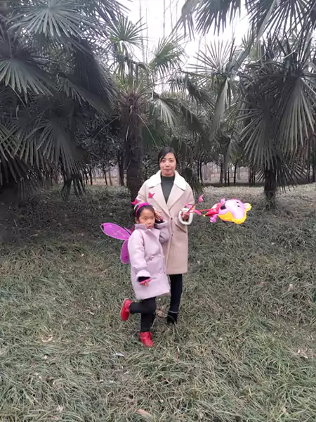 正月初三看电脑上的照片有感写三首诗抒怀 翻看旧照泪盈眸 数载流光一瞬浮