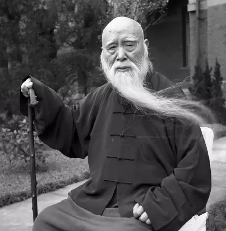 主革命的先驱者  著名的书法家 诗人 于右任