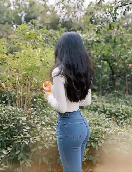 自由诗 什么是爱情：是清晨面包上的黄油  不多 刚好够甜软整个窗口