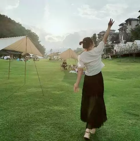 临江仙・忆栾川故交  昔日相逢伊水侧，风姿清雅绝尘寰